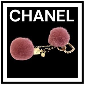 CHANEL KEYCHAIN KEY CHARM FOX FUR PUFFY BEAUTY CHARM GOLD TONE